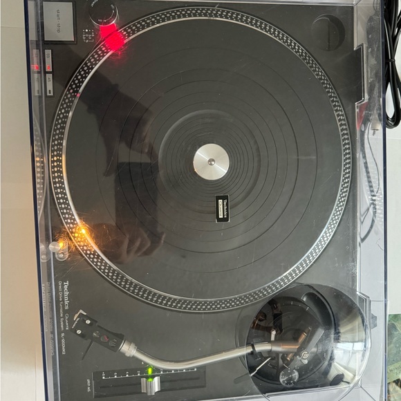 Technics SL-1200MK2 direct drive turntables - Picture 2 of 5